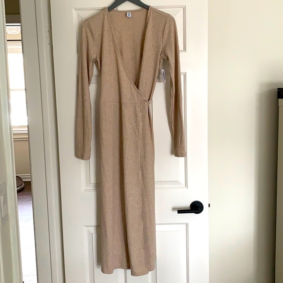 Old Navy Dresses & Skirts - Wrap dress